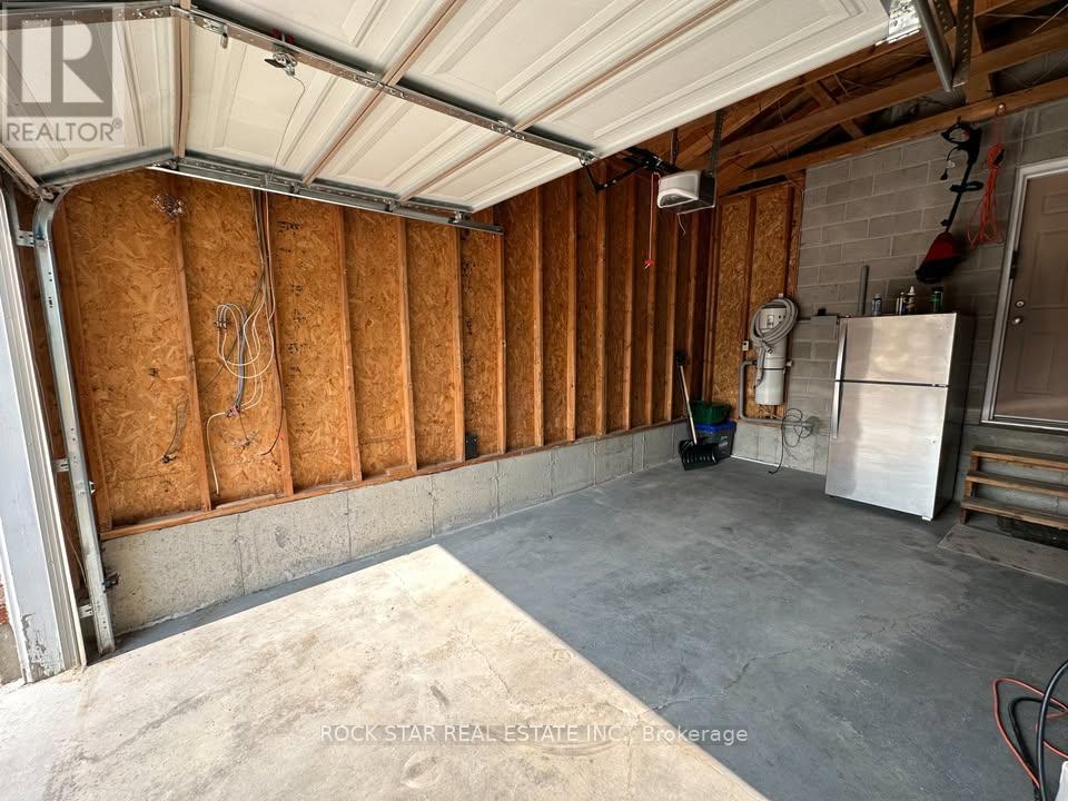 Upper - 31 Red Oak Drive, Barrie, Ontario  L4N 9M3 - Photo 13 - S12633498