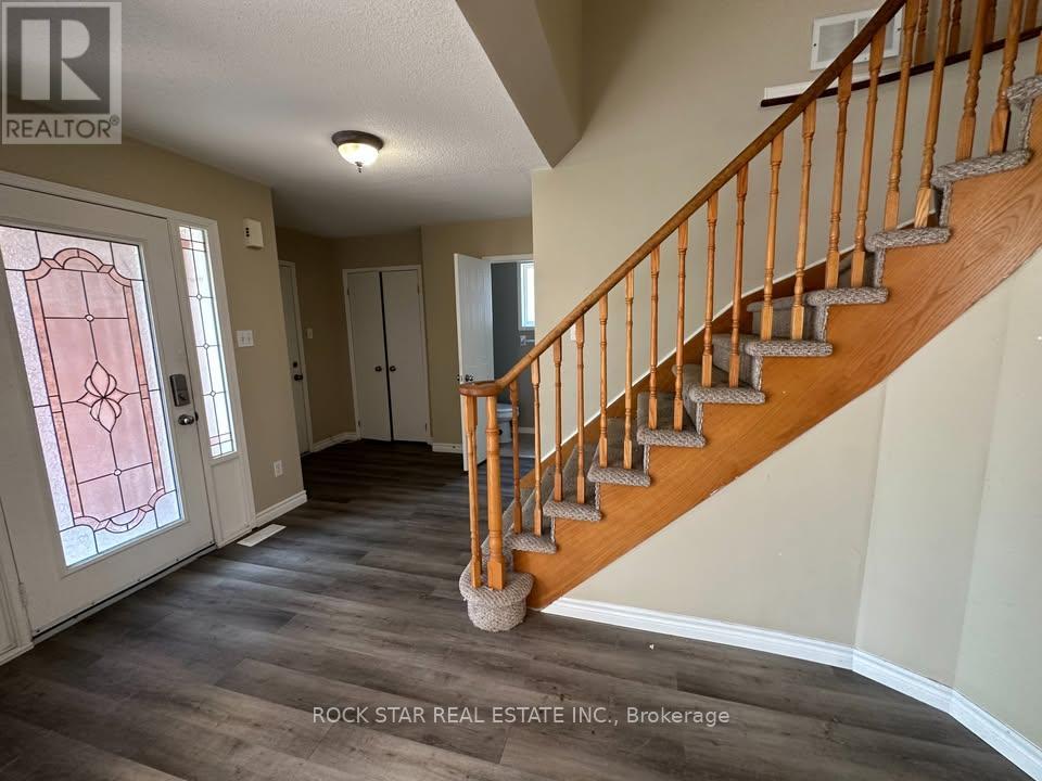 Upper - 31 Red Oak Drive, Barrie, Ontario  L4N 9M3 - Photo 5 - S12633498