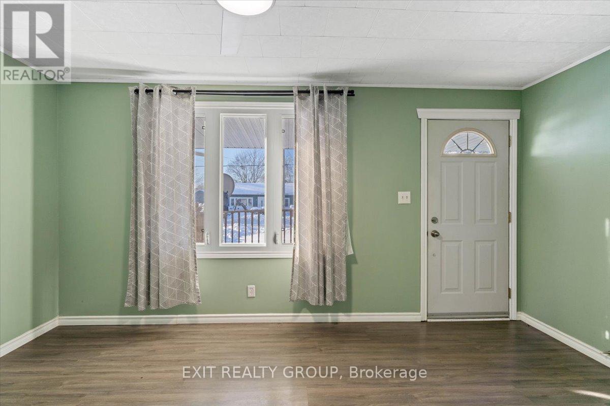 79 Louis Street, Quinte West, Ontario  K8V 2K9 - Photo 6 - X12633668