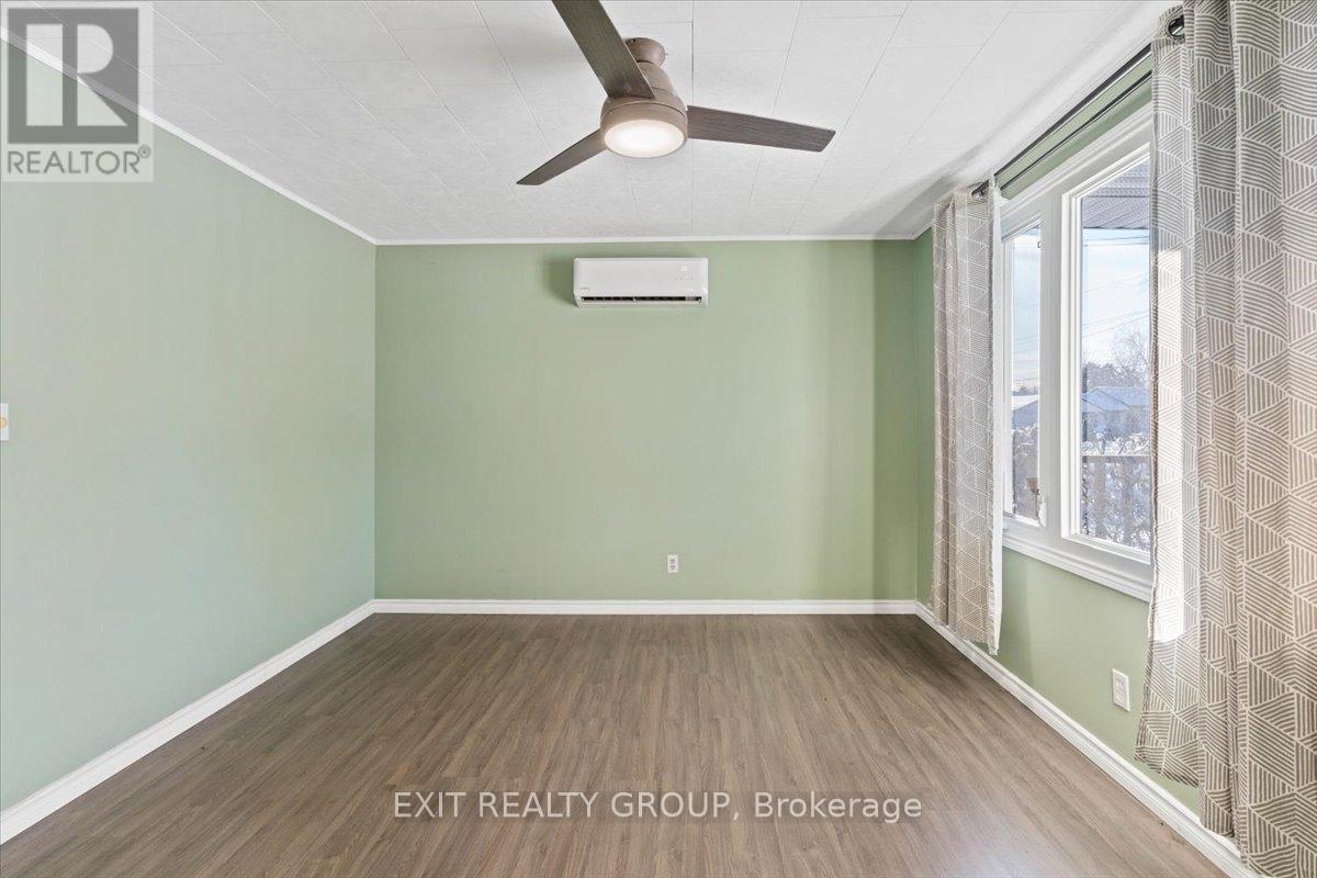 79 Louis Street, Quinte West, Ontario  K8V 2K9 - Photo 7 - X12633668