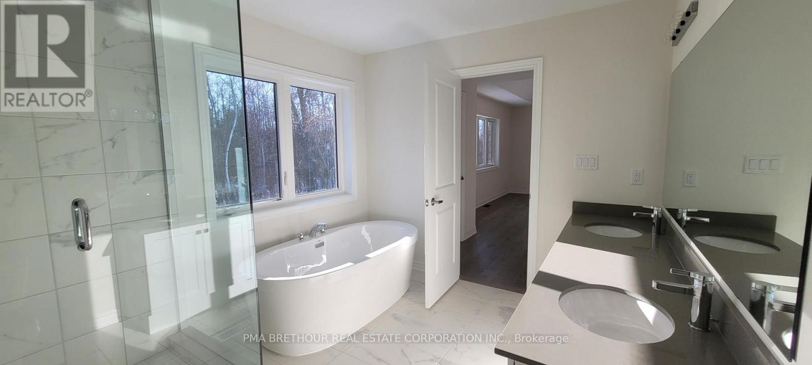 139 Dovedale Drive, Georgina, Ontario  L4P 0S6 - Photo 15 - N12392116