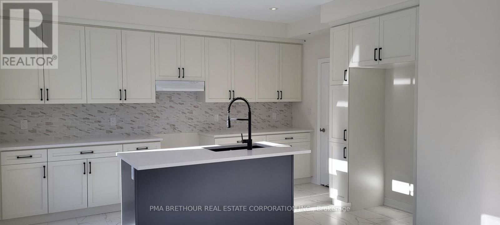 139 Dovedale Drive, Georgina, Ontario  L4P 0S6 - Photo 4 - N12392116