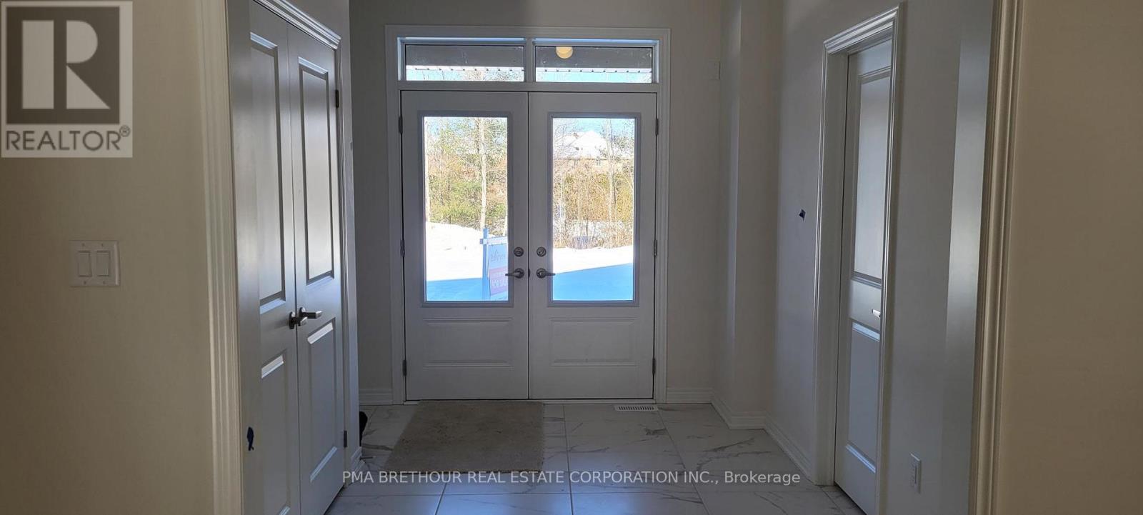 139 Dovedale Drive, Georgina, Ontario  L4P 0S6 - Photo 3 - N12392116