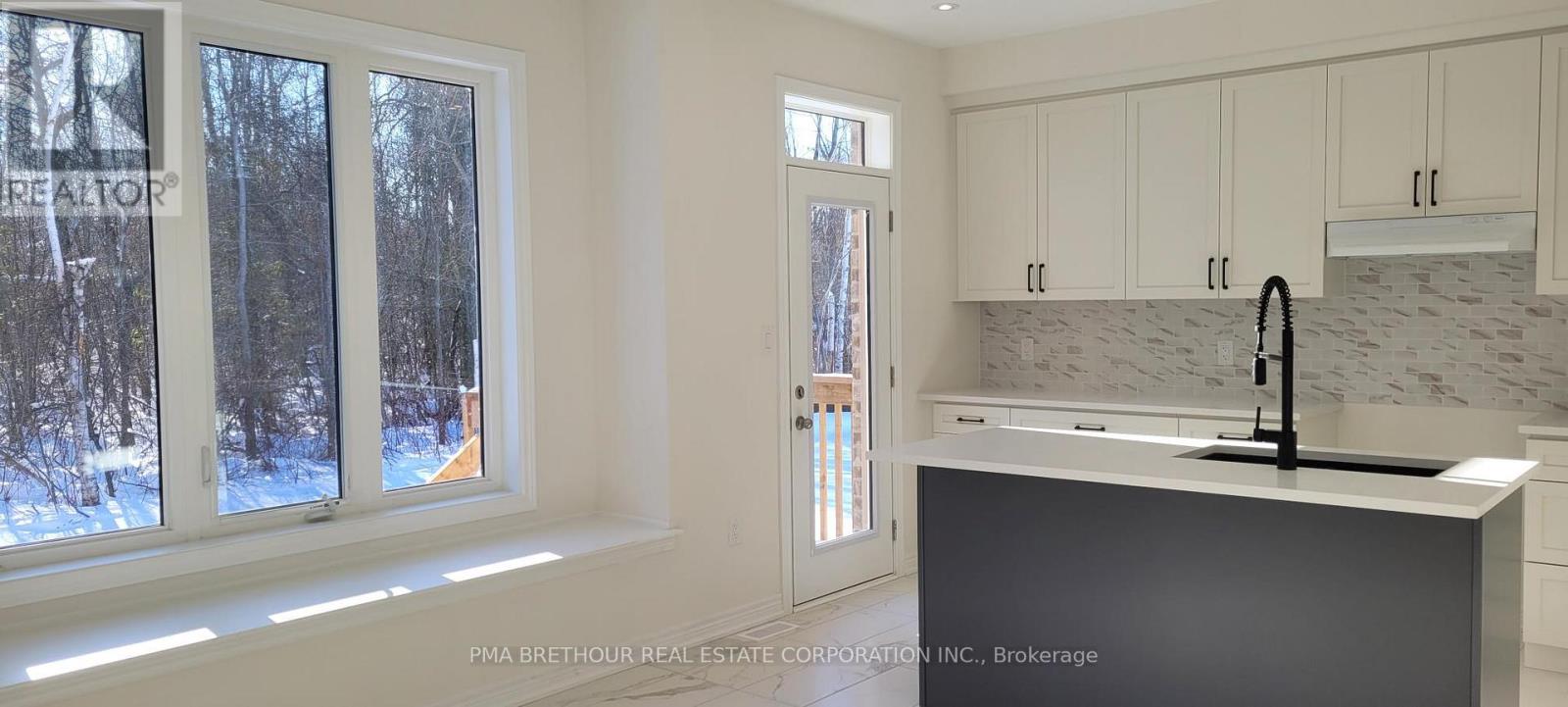 139 Dovedale Drive, Georgina, Ontario  L4P 0S6 - Photo 5 - N12392116