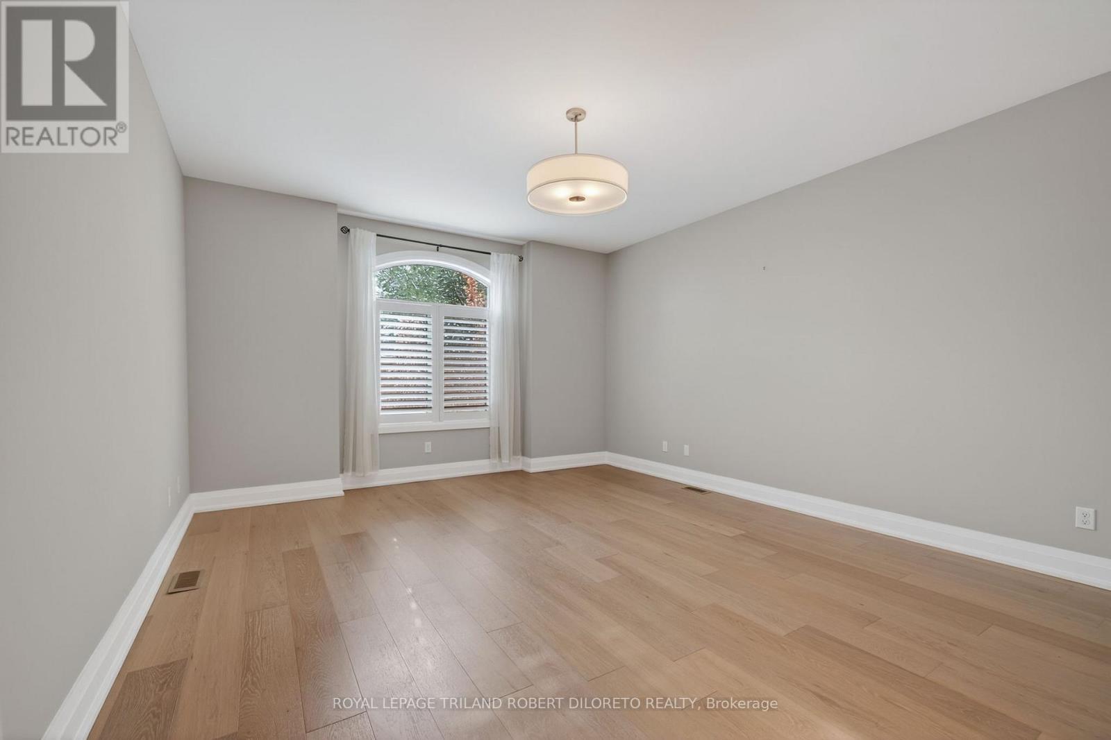 302 - 5 Wood Haven Drive, Tillsonburg, Ontario N4G 0A8 - Photo 16 - X12633616