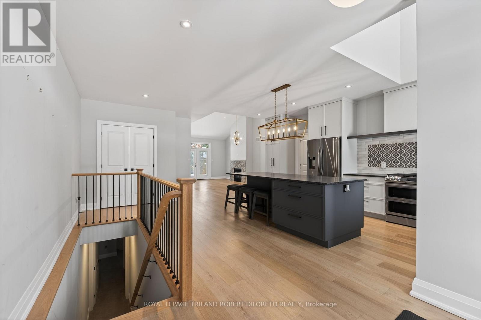 302 - 5 Wood Haven Drive, Tillsonburg, Ontario N4G 0A8 - Photo 5 - X12633616