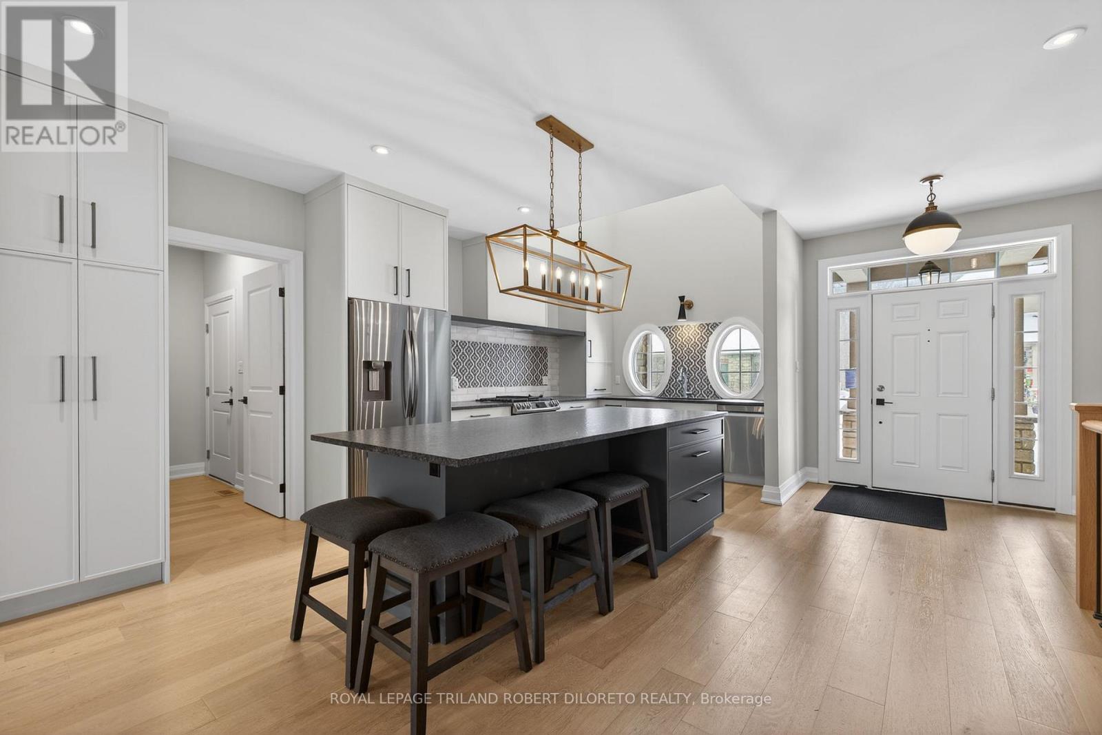 302 - 5 Wood Haven Drive, Tillsonburg, Ontario N4G 0A8 - Photo 6 - X12633616