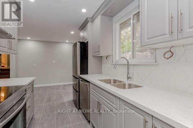 90 Greenmount Road E, Brampton, Ontario  L6S 1T8 - Photo 5 - W12633516