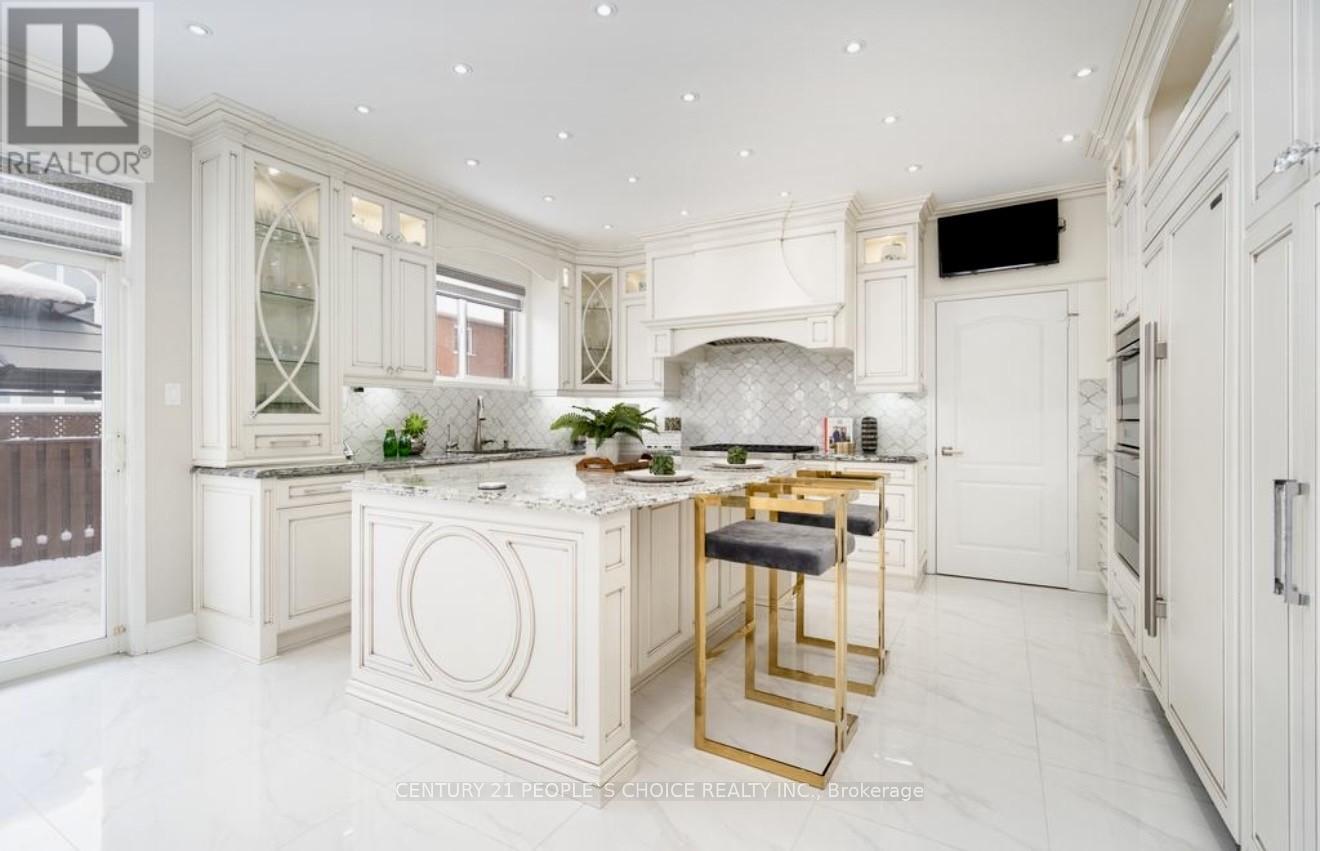 63 Northface Crescent, Brampton, Ontario  L6R 2X9 - Photo 10 - W12633528