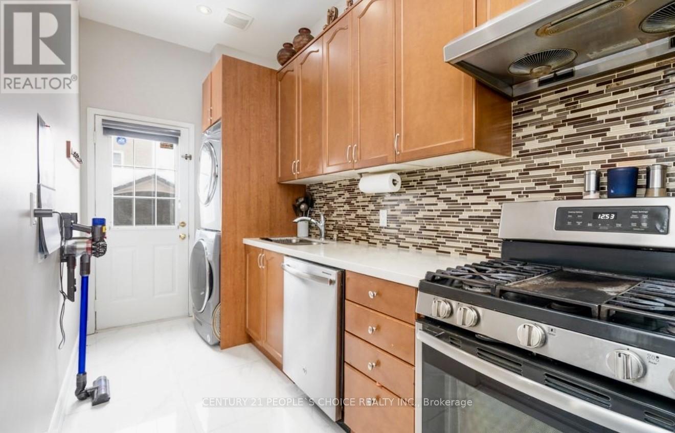 63 Northface Crescent, Brampton, Ontario  L6R 2X9 - Photo 11 - W12633528