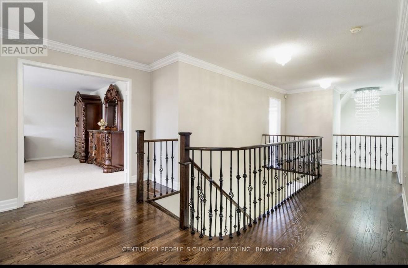 63 Northface Crescent, Brampton, Ontario  L6R 2X9 - Photo 13 - W12633528