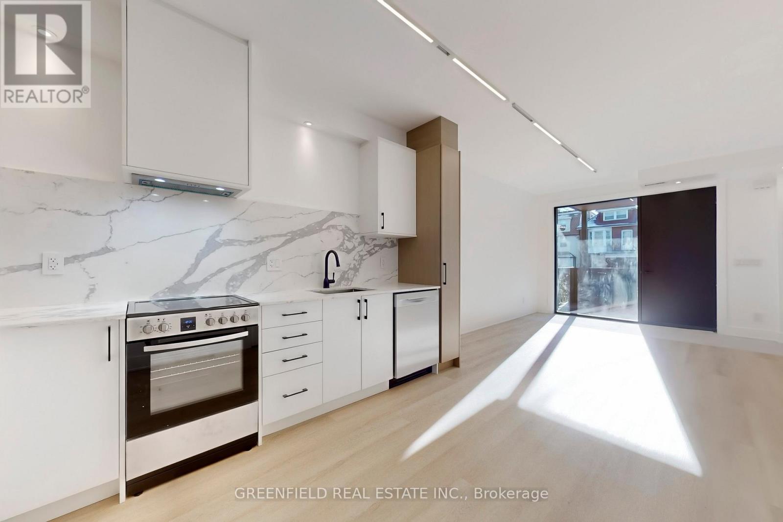 Main Floor - 168 Pearson Avenue, Toronto (Roncesvalles), Ontario  M6R 1G5 - Photo 3 - W12633576