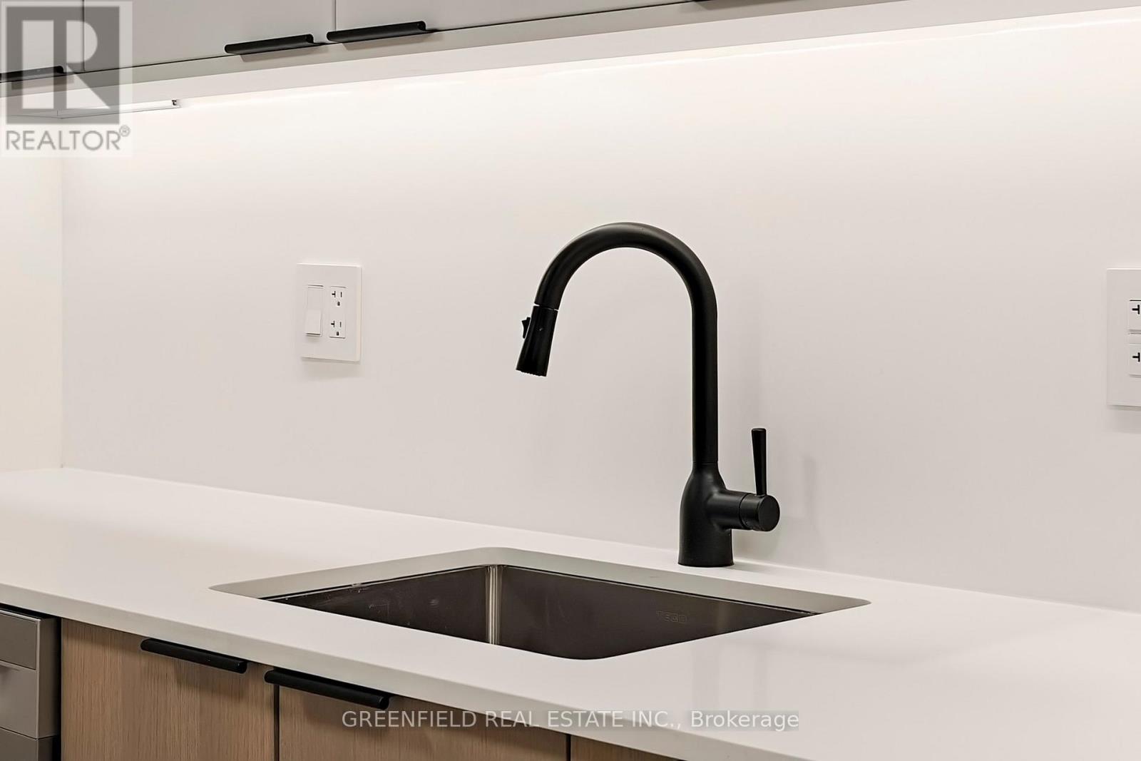 Lower Unit - 168 Pearson Avenue, Toronto (Roncesvalles), Ontario  M6R 1G5 - Photo 6 - W12633578