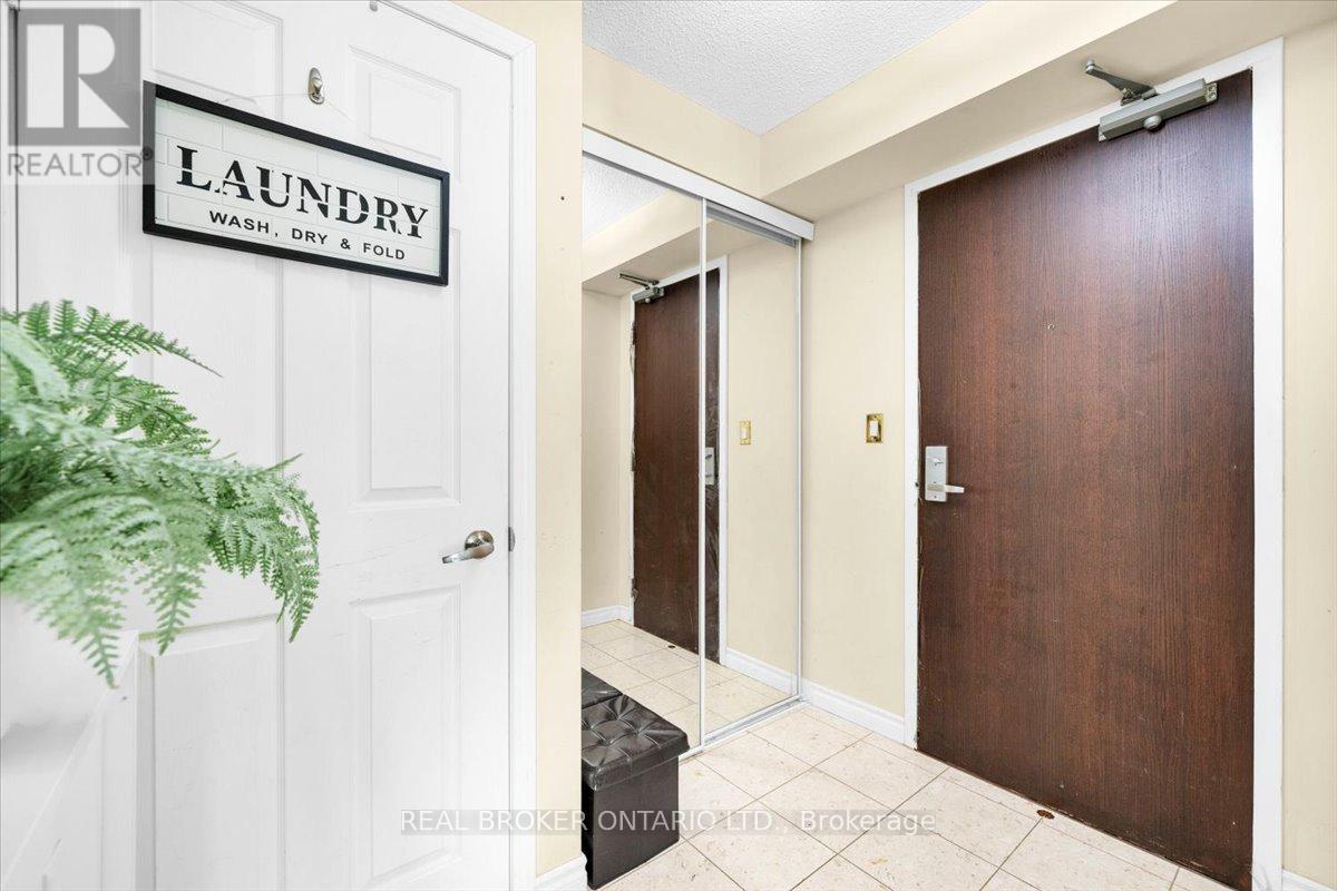 312 - 335 Rathburn Road W, Mississauga, Ontario  L5B 0C8 - Photo 8 - W12633596