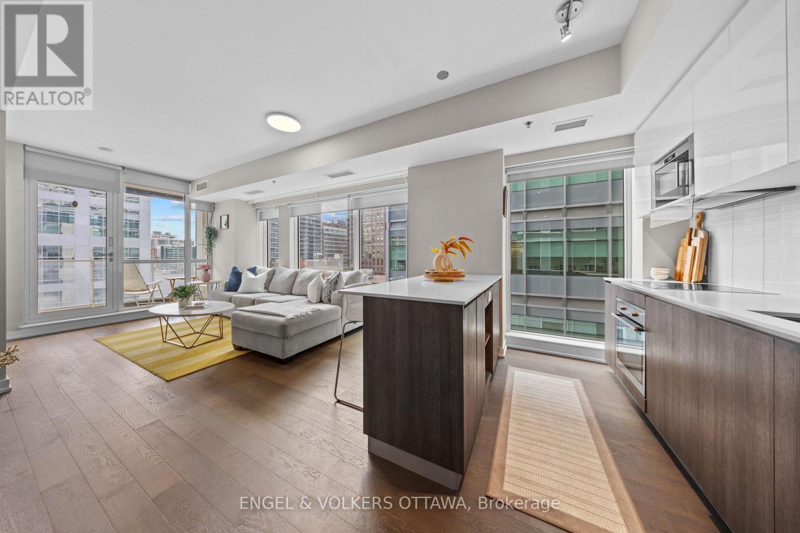 709 - 199 Slater Street, Ottawa, Ontario  K1P 0C8 - Photo 3 - X12633666