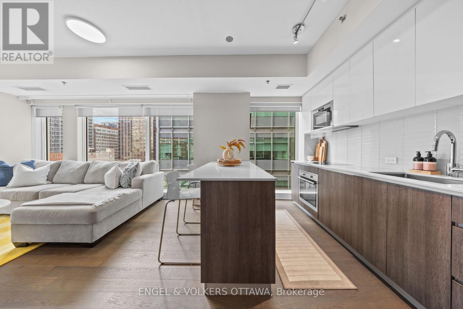 709 - 199 Slater Street, Ottawa, Ontario  K1P 0C8 - Photo 4 - X12633666