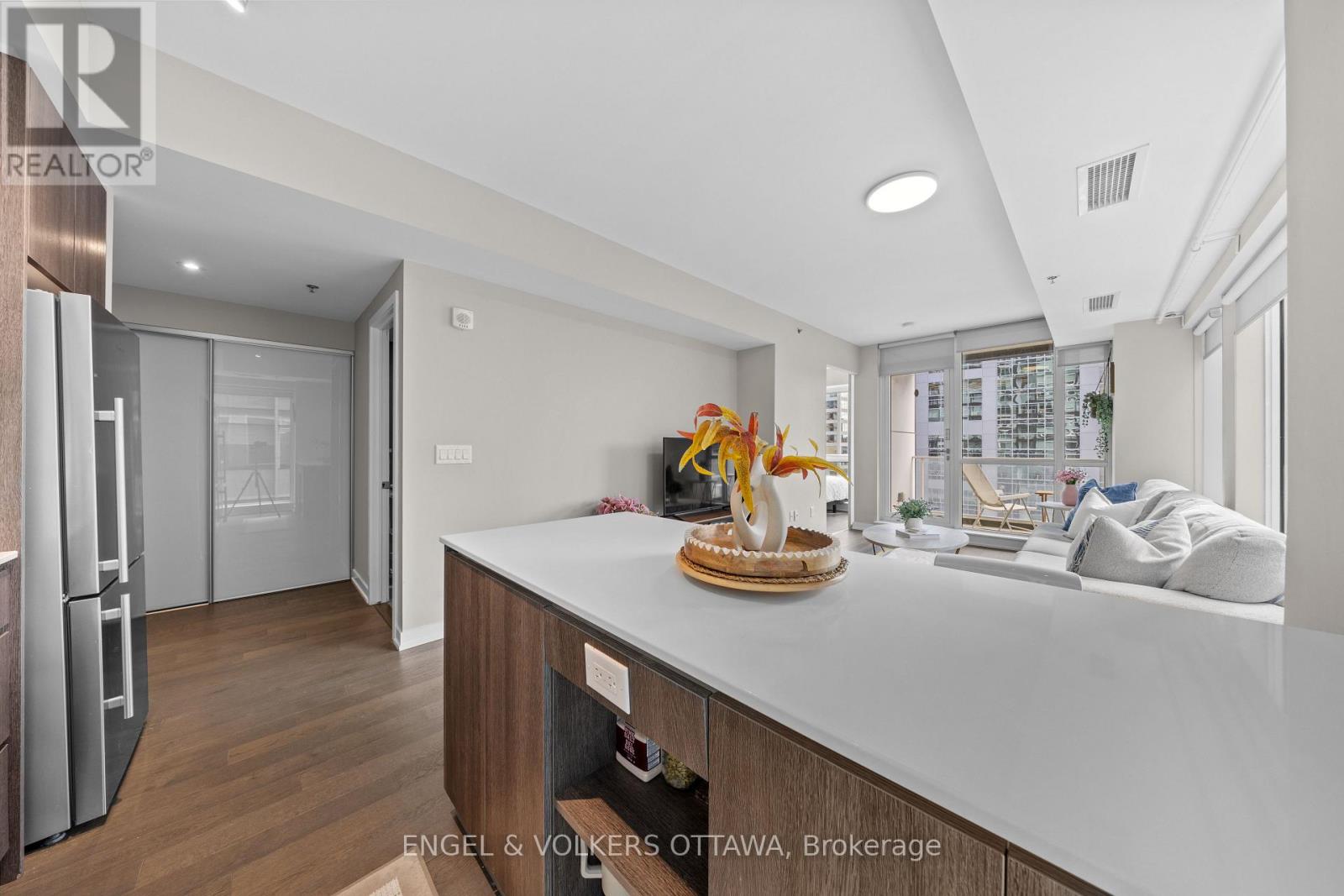 709 - 199 Slater Street, Ottawa, Ontario  K1P 0C8 - Photo 8 - X12633666