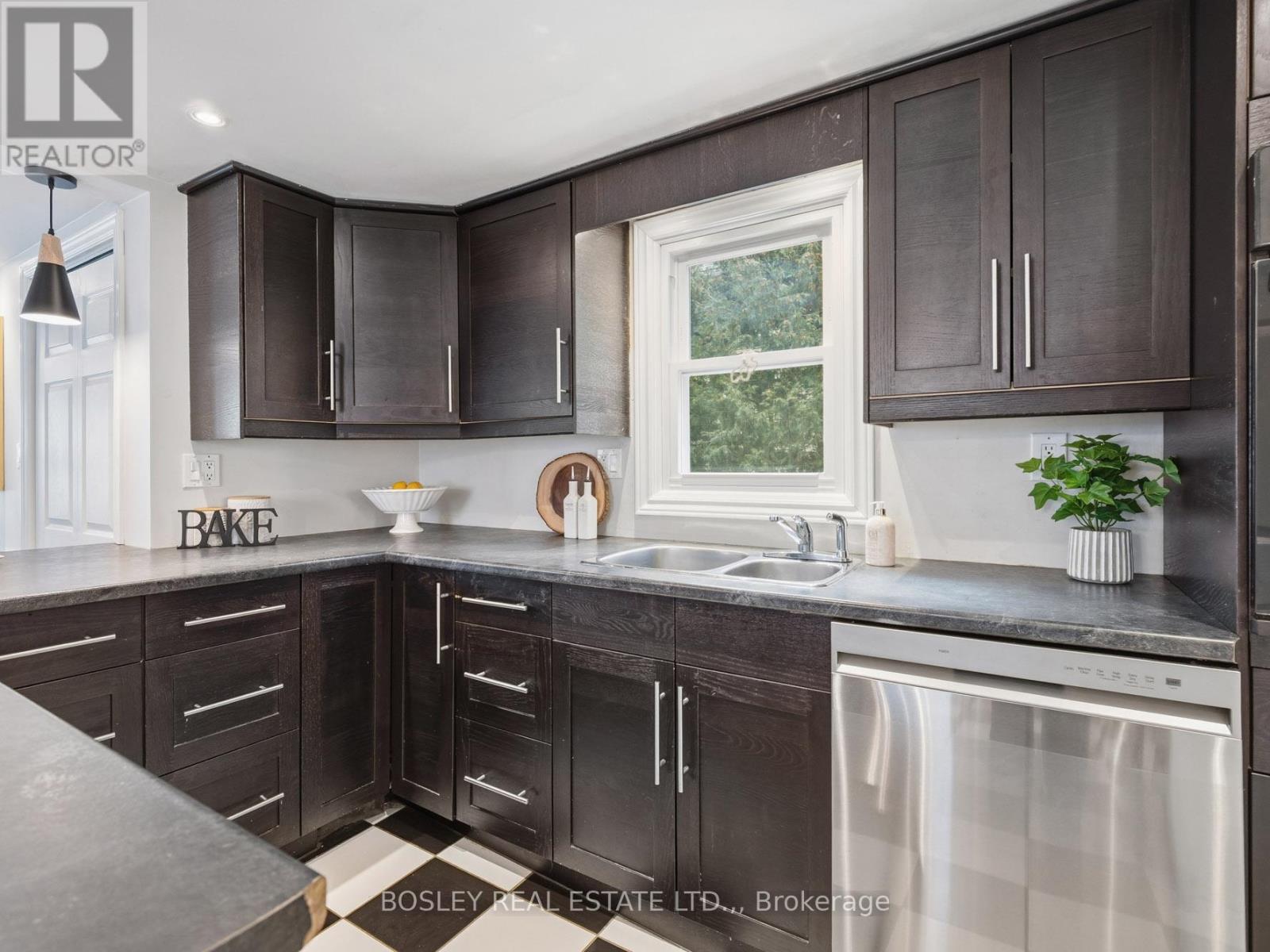 18 Michigan Avenue, St. Catharines (Port Dalhousie), Ontario  L2N 4G8 - Photo 10 - X12633742