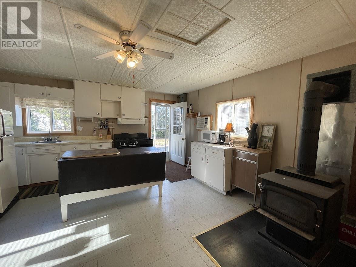 13 1st St, Hillsport, Ontario  P0T 2C0 - Photo 4 - TB253659