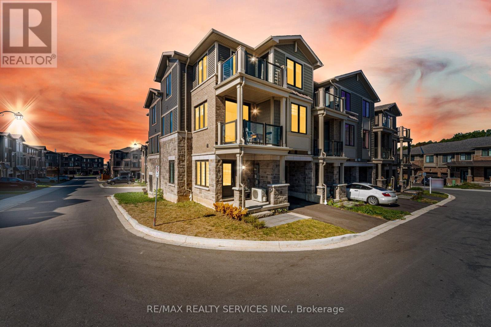 113 - 10 Birmingham Drive, Cambridge, Ontario N1R 0C6 - Photo 2 - X12633592