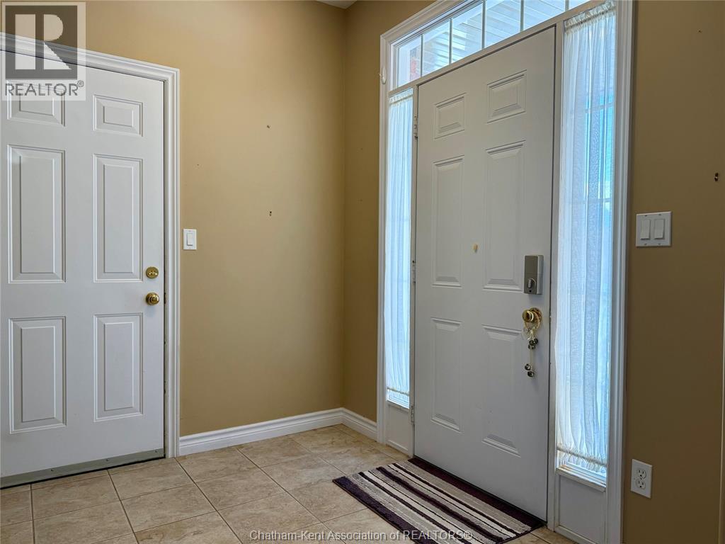 15 Oakgrove Lane, Chatham, Ontario  N7L 5R9 - Photo 2 - 25030928