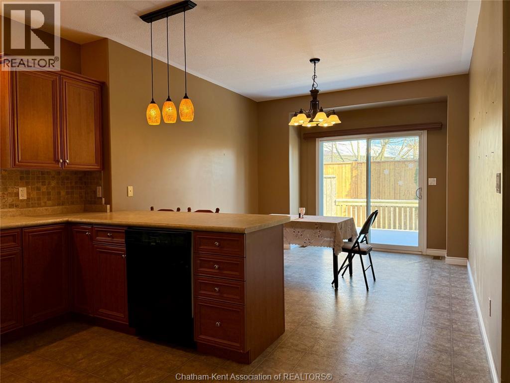 15 Oakgrove Lane, Chatham, Ontario  N7L 5R9 - Photo 4 - 25030928