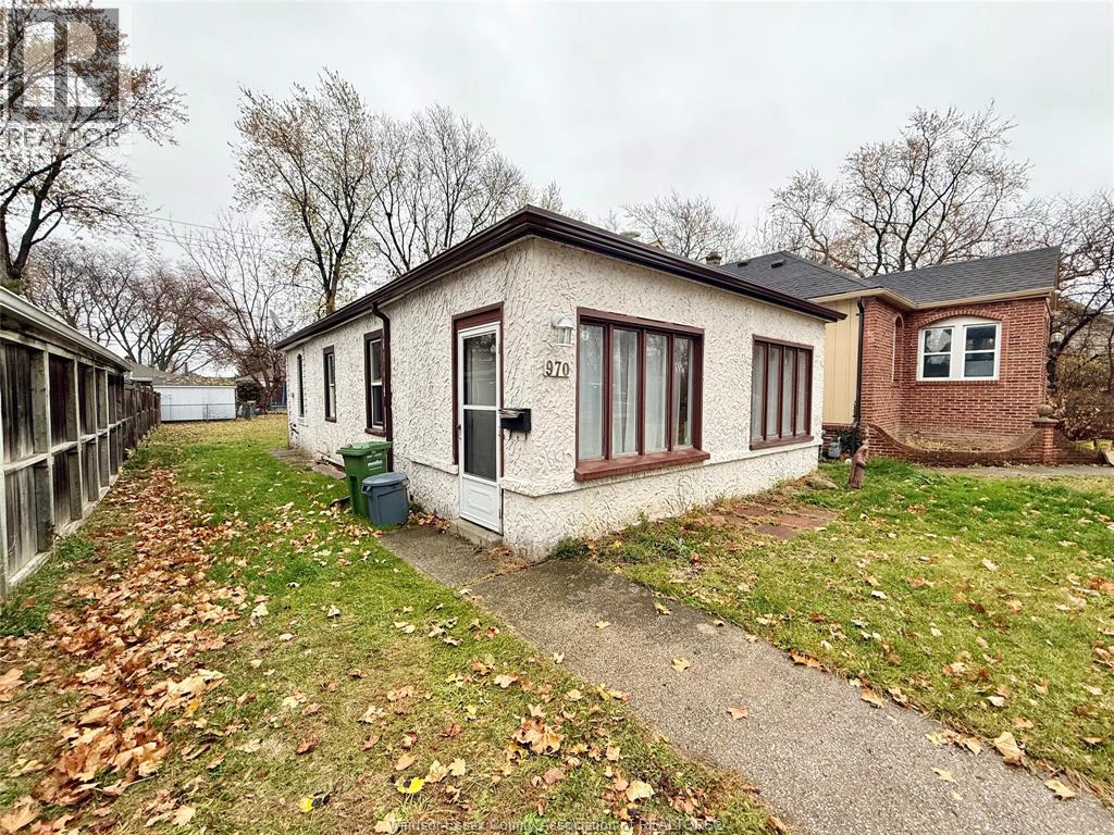 970 Westminster Boulevard, Windsor, Ontario N9A 2A9 - Photo 2 - 25031685