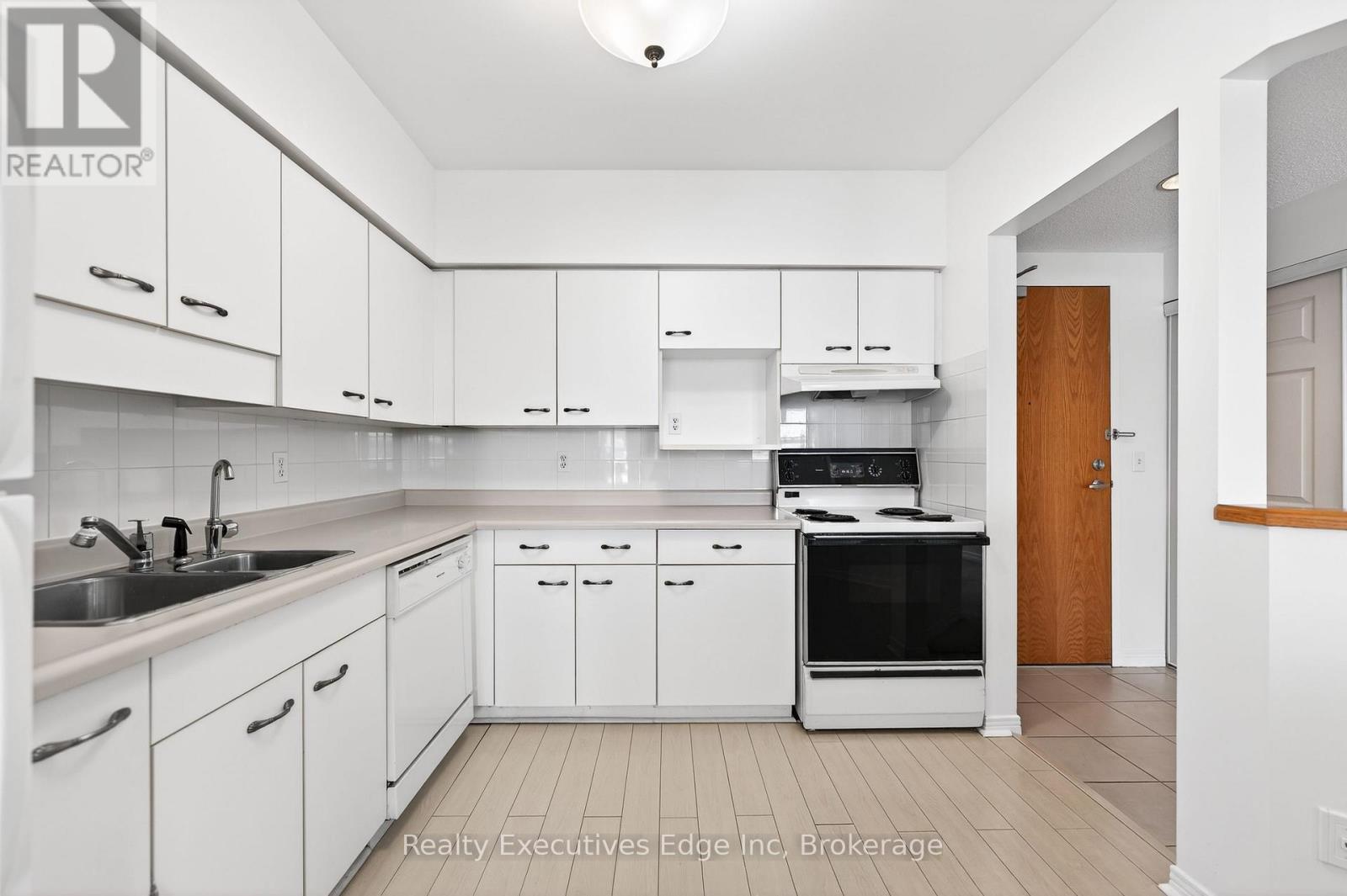 103 - 208 Silvercreek Parkway N, Guelph, Ontario  N1H 8H2 - Photo 10 - X12633604