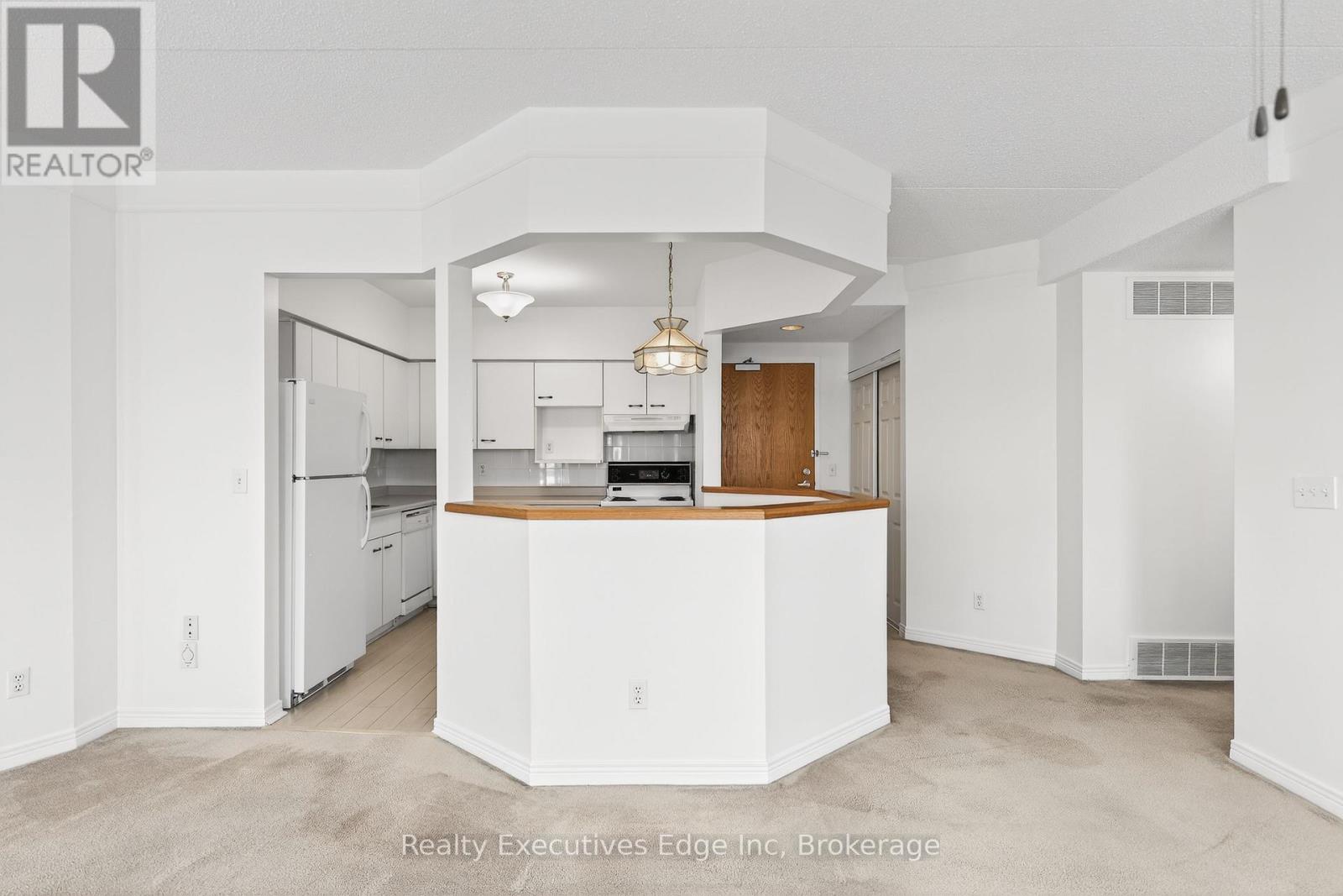 103 - 208 Silvercreek Parkway N, Guelph, Ontario  N1H 8H2 - Photo 2 - X12633604