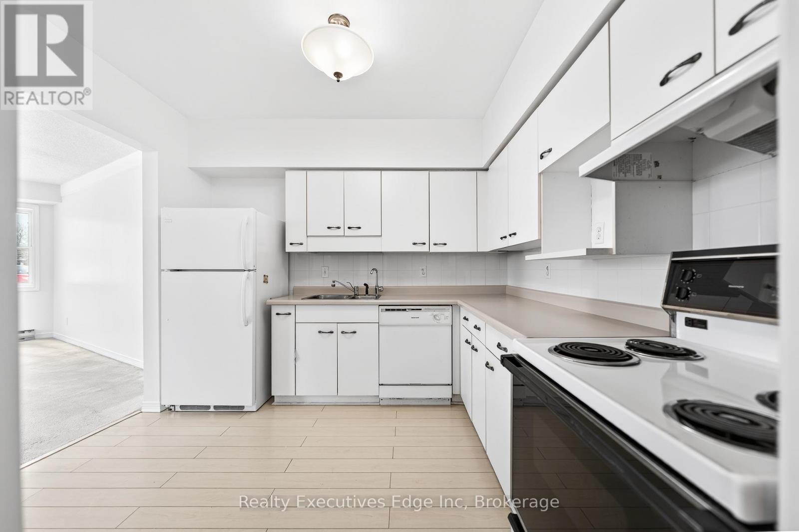 103 - 208 Silvercreek Parkway N, Guelph, Ontario  N1H 8H2 - Photo 7 - X12633604