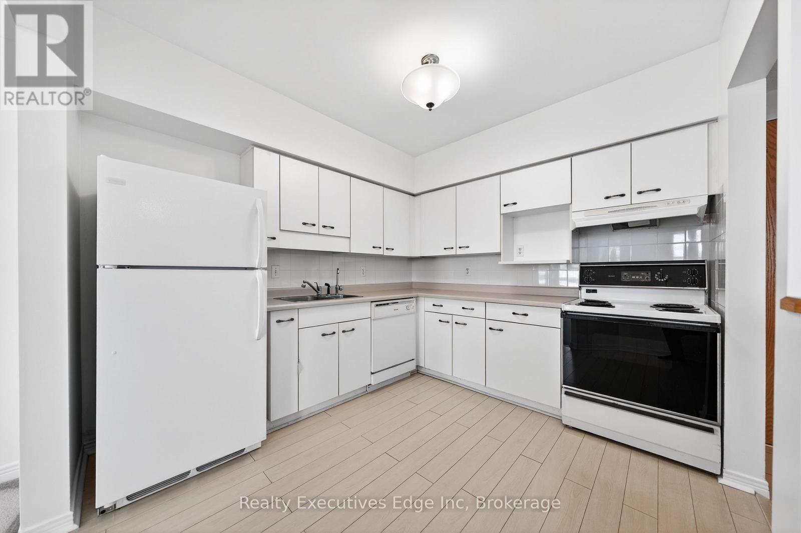 103 - 208 Silvercreek Parkway N, Guelph, Ontario  N1H 8H2 - Photo 9 - X12633604