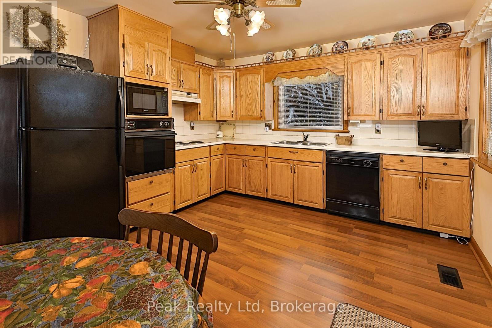 670 Elm Avenue N, North Perth, Ontario  N4W 3G2 - Photo 12 - X12633606