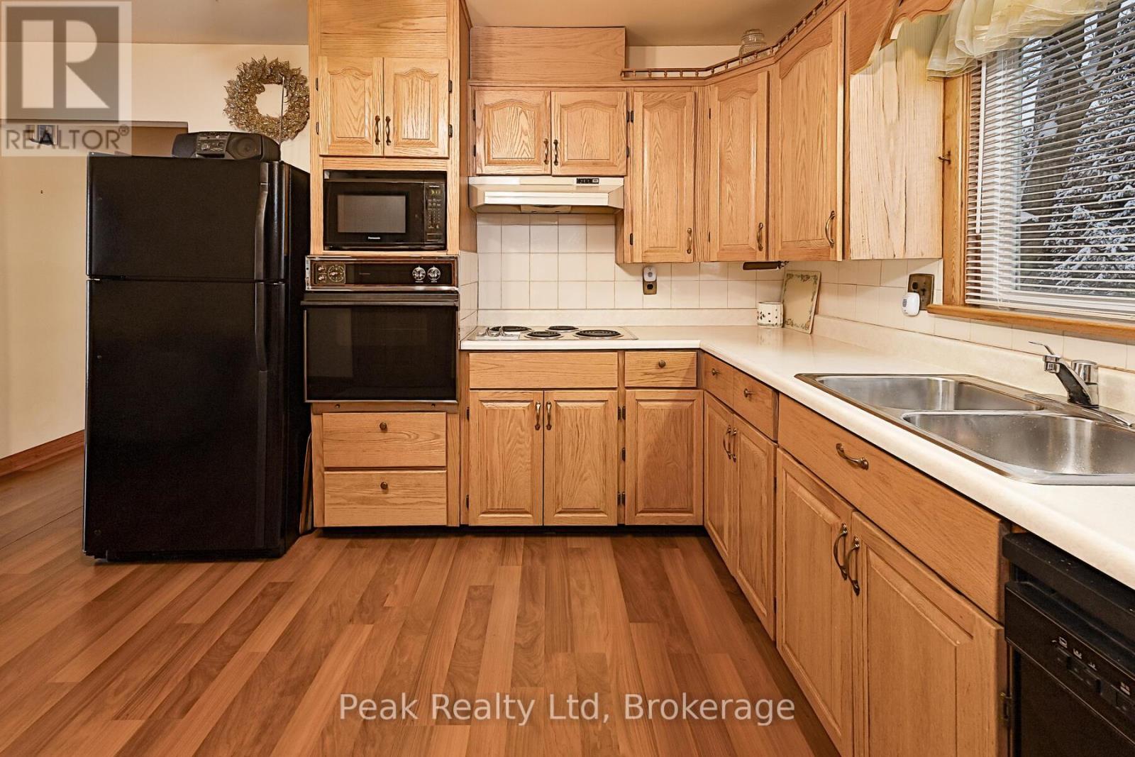 670 Elm Avenue N, North Perth, Ontario  N4W 3G2 - Photo 14 - X12633606