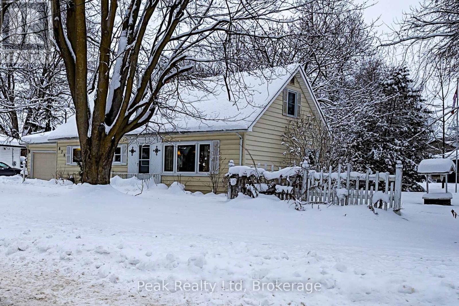 670 Elm Avenue N, North Perth, Ontario  N4W 3G2 - Photo 4 - X12633606