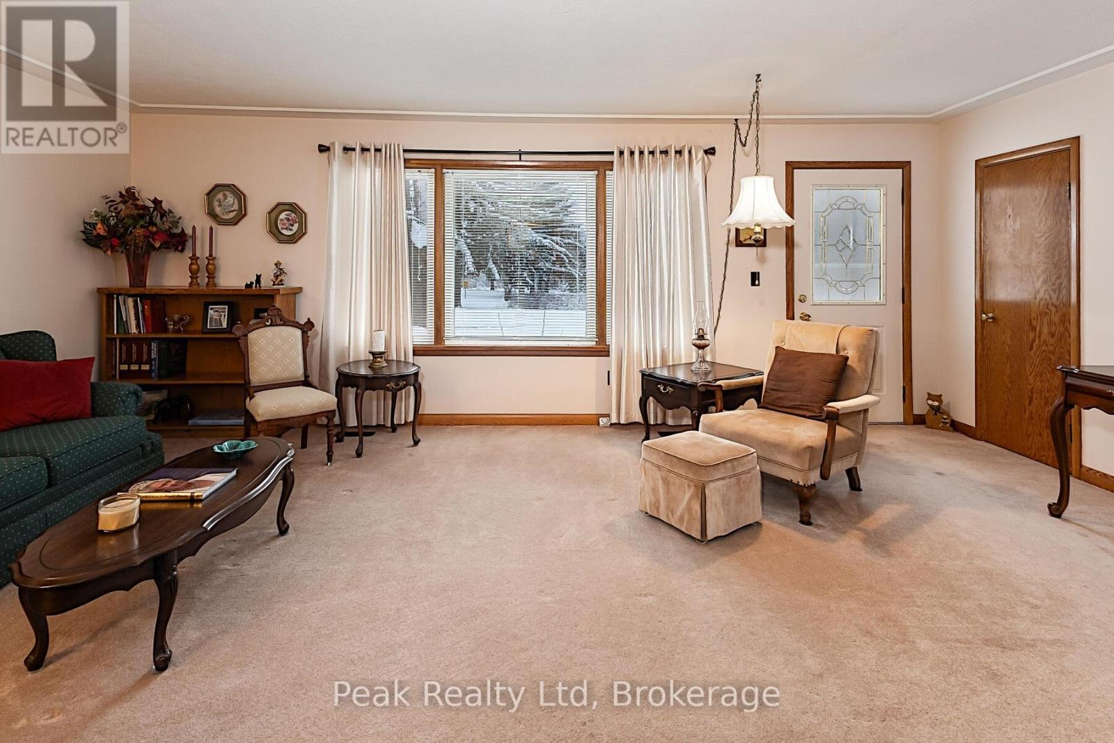 670 Elm Avenue N, North Perth, Ontario  N4W 3G2 - Photo 8 - X12633606