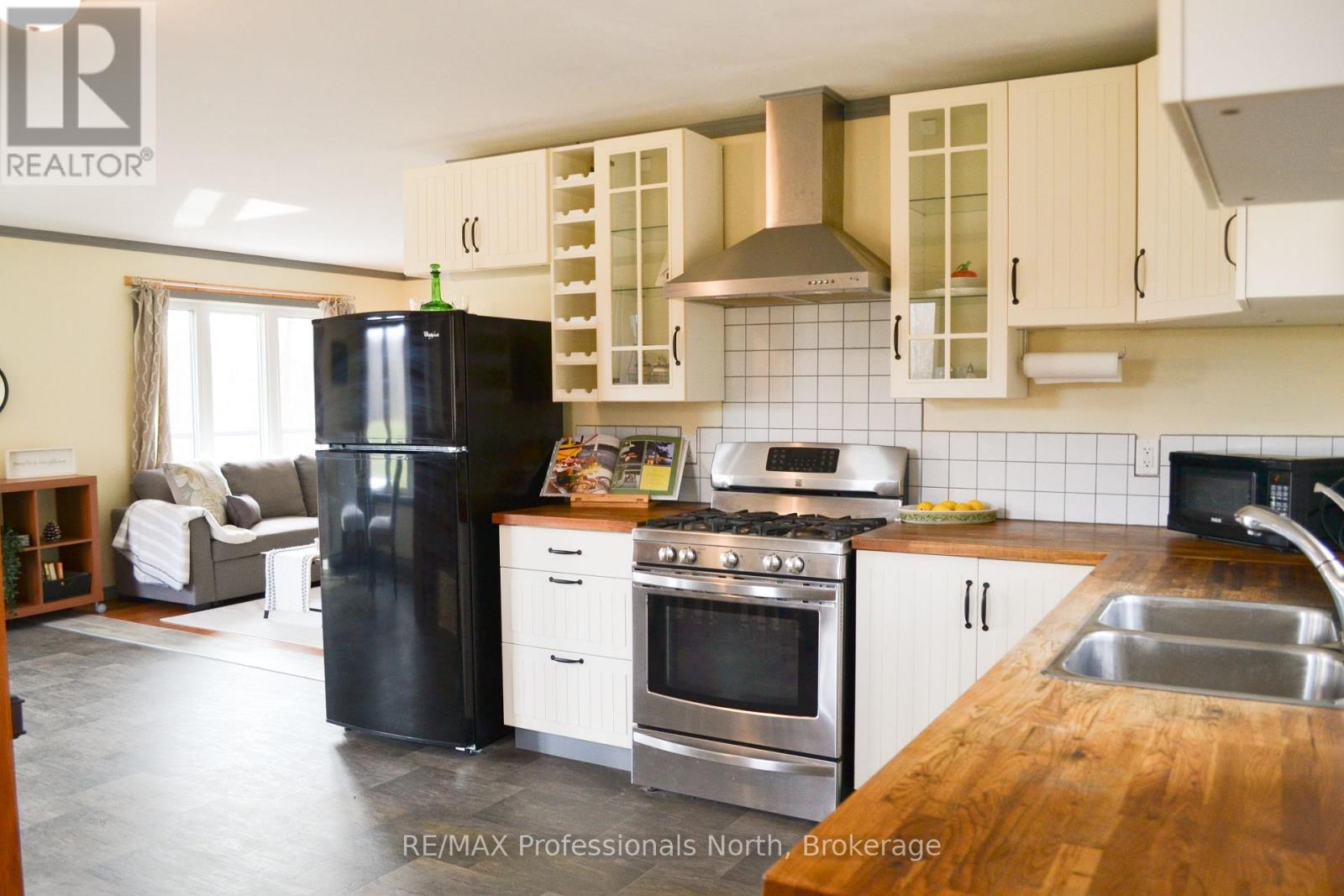 4043 Highway 60, Algonquin Highlands, Ontario P0A 1H0 - Photo 6 - X12633664