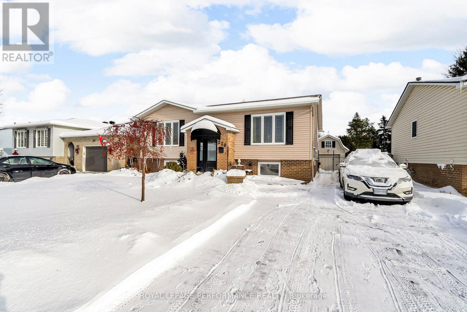 220 Dunbar Avenue, Cornwall, Ontario  K6H 7A2 - Photo 2 - X12633740