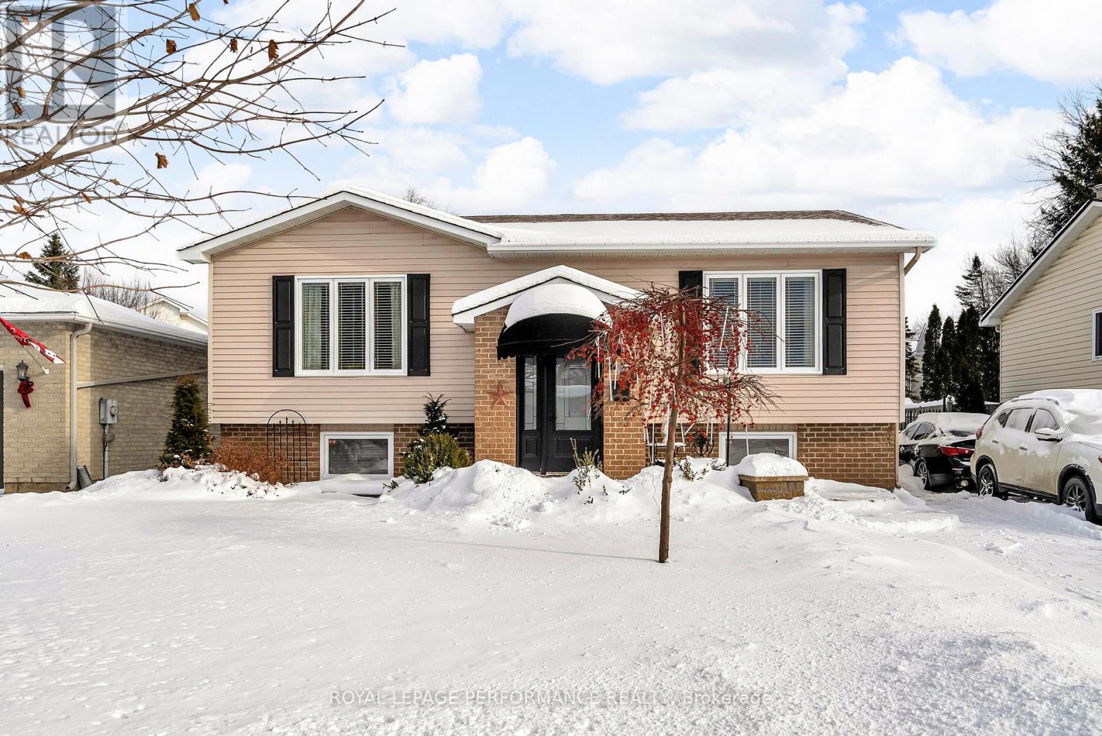 220 Dunbar Avenue, Cornwall, Ontario  K6H 7A2 - Photo 3 - X12633740