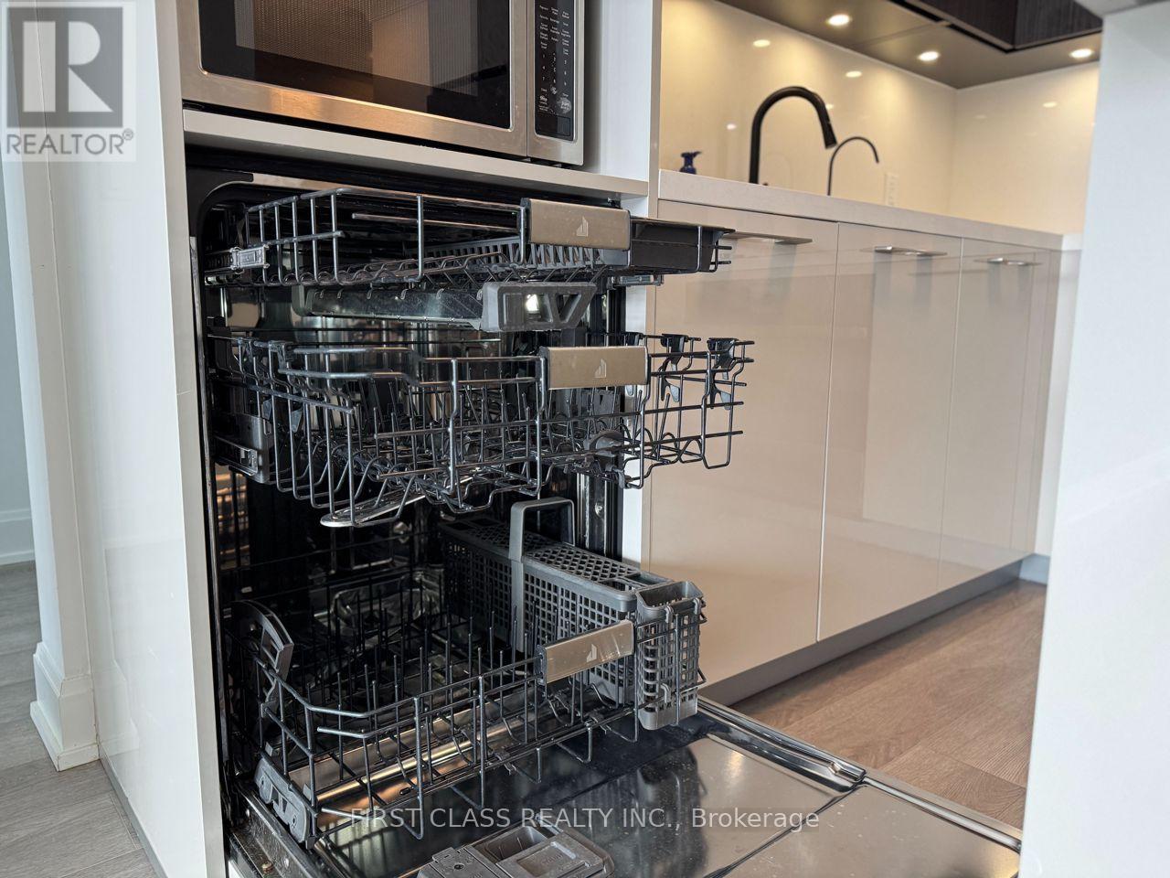 707 - 8 Water Walk Drive, Markham, Ontario  L3R 6L4 - Photo 8 - N12621416