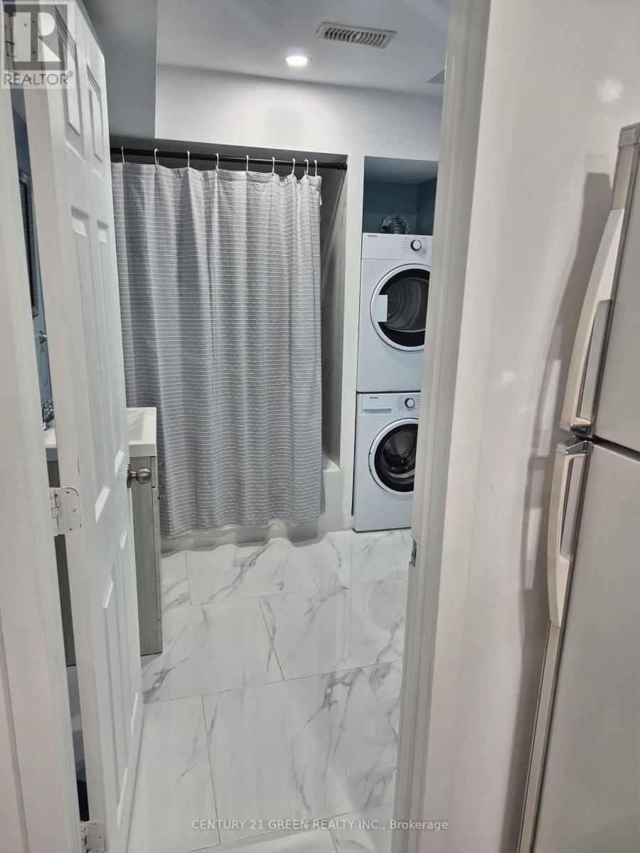 Lower - 221 Gardenbrooke Trail, Brampton, Ontario  L6P 3C9 - Photo 11 - W12633468