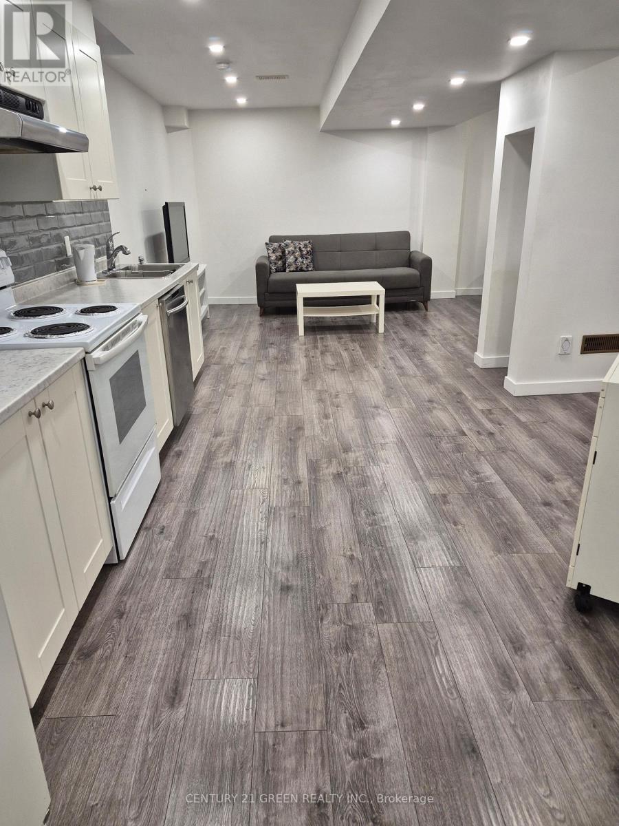 Lower - 221 Gardenbrooke Trail, Brampton, Ontario  L6P 3C9 - Photo 5 - W12633468