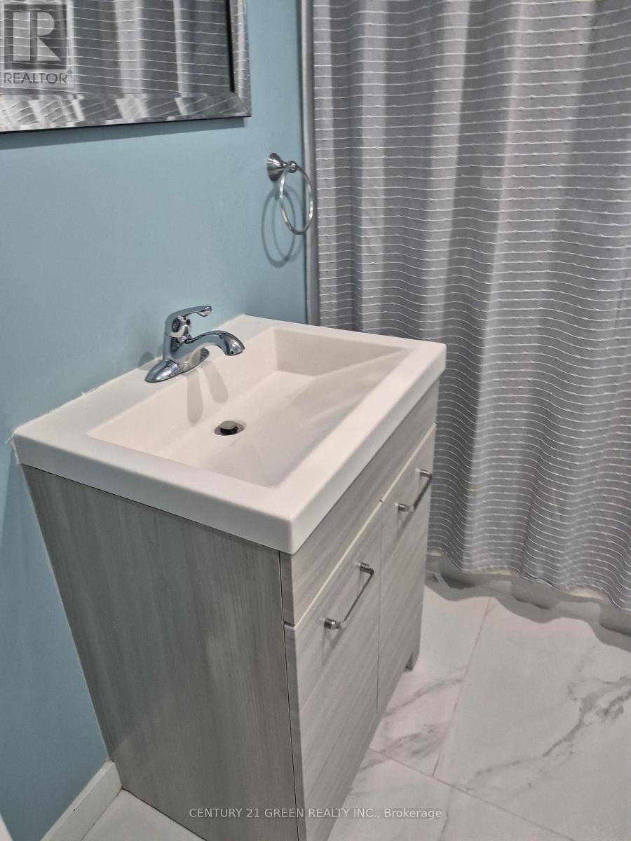 Lower - 221 Gardenbrooke Trail, Brampton, Ontario  L6P 3C9 - Photo 12 - W12633468