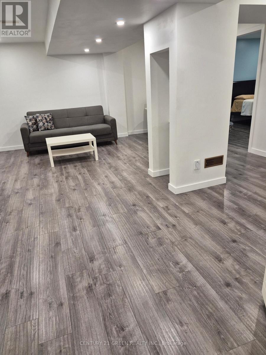 Lower - 221 Gardenbrooke Trail, Brampton, Ontario  L6P 3C9 - Photo 6 - W12633468