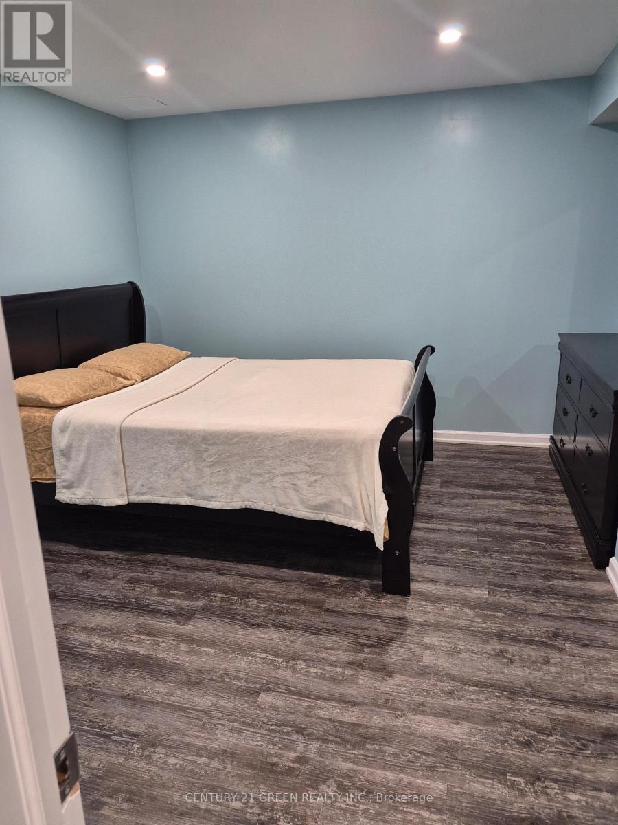 Lower - 221 Gardenbrooke Trail, Brampton, Ontario  L6P 3C9 - Photo 9 - W12633468