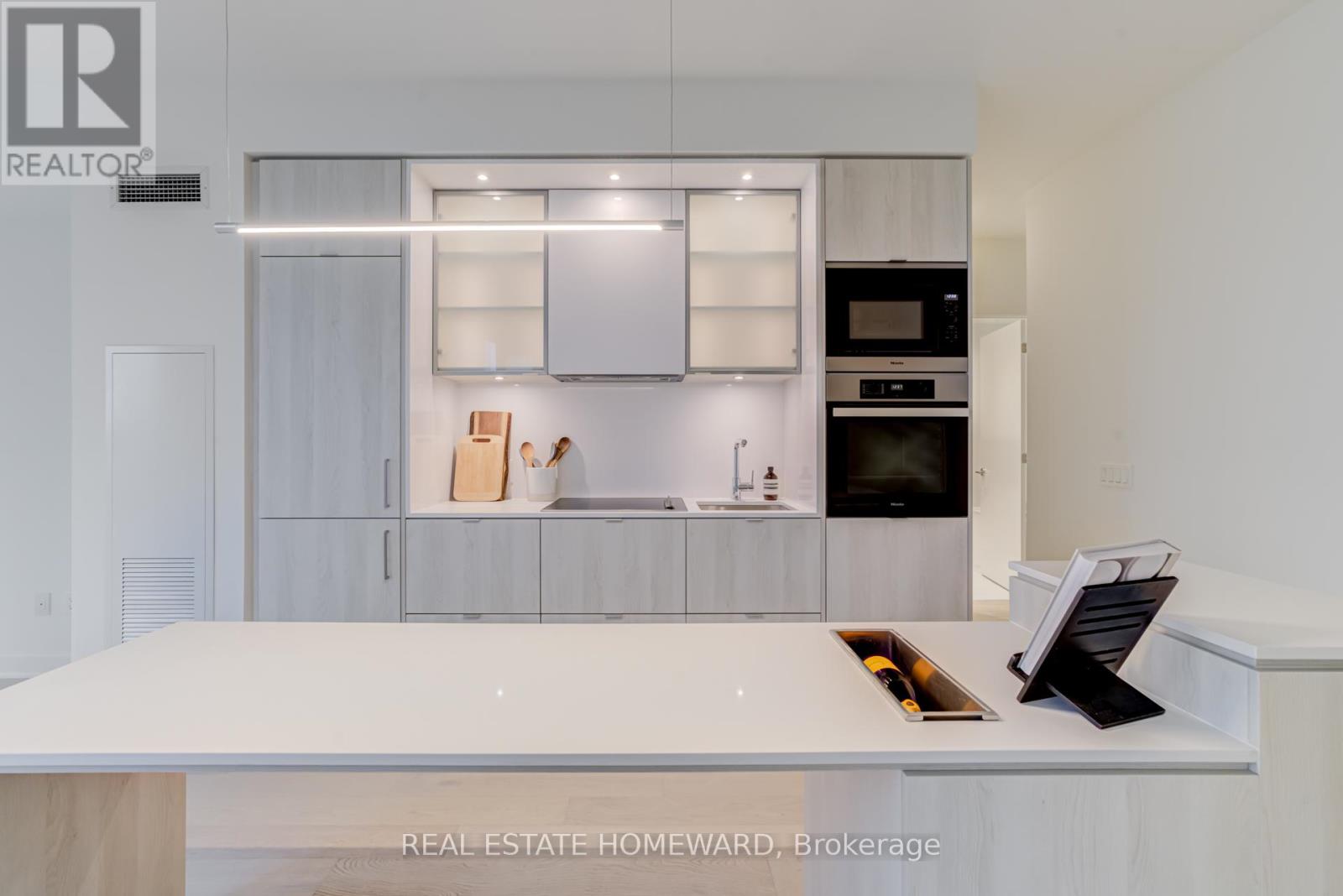 1403 - 11 YORKVILLE AVENUE, Toronto, Ontario