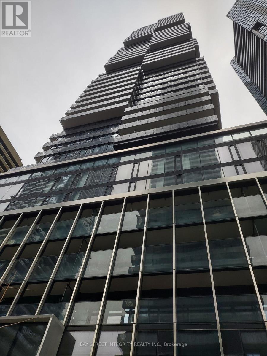 2009 - 55 CHARLES STREET E, Toronto, Ontario