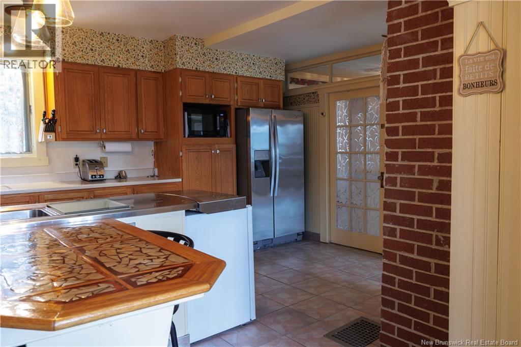 539 Boulevard St Pierre O, Caraquet, New Brunswick  E1W 1A3 - Photo 10 - NB131266