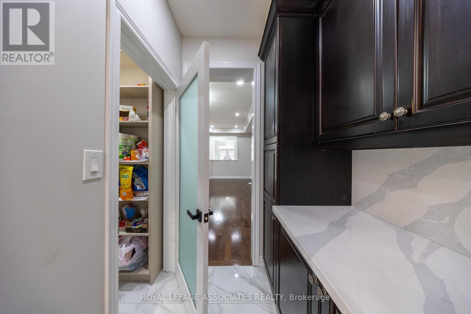 96 Maverick Crescent, Vaughan (Patterson), Ontario  L6A 4L1 - Photo 8 - N12633660