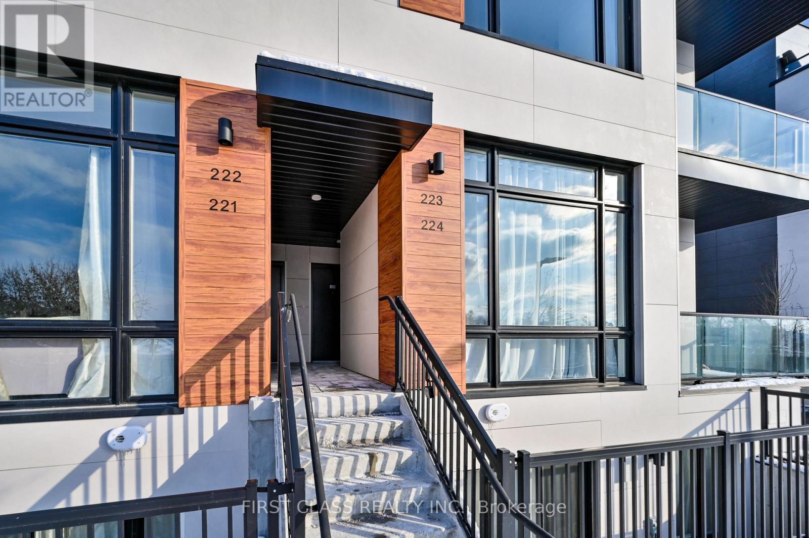 223 - 8 Steckley House Lane, Richmond Hill, Ontario  L4S 0N1 - Photo 3 - N12633680