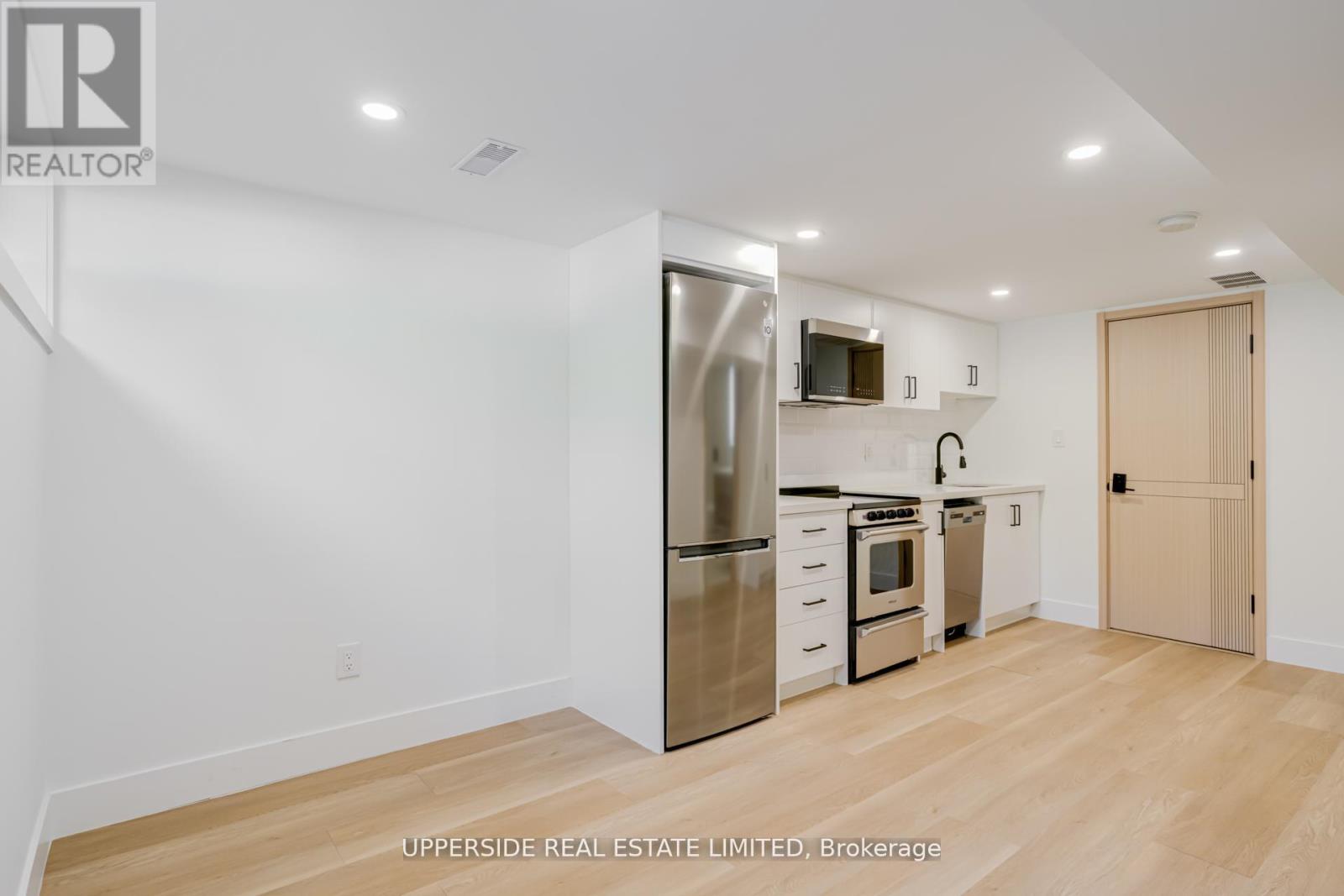 Lower 61 Marlin Court, Newmarket (Bristol-London), Ontario  L3Y 2W7 - Photo 6 - N12633722